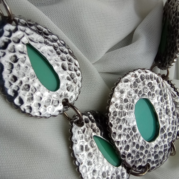 Erica Lyons Southwest Style Necklace Silver tone with Faux Turquoise - Picture 5 of 7